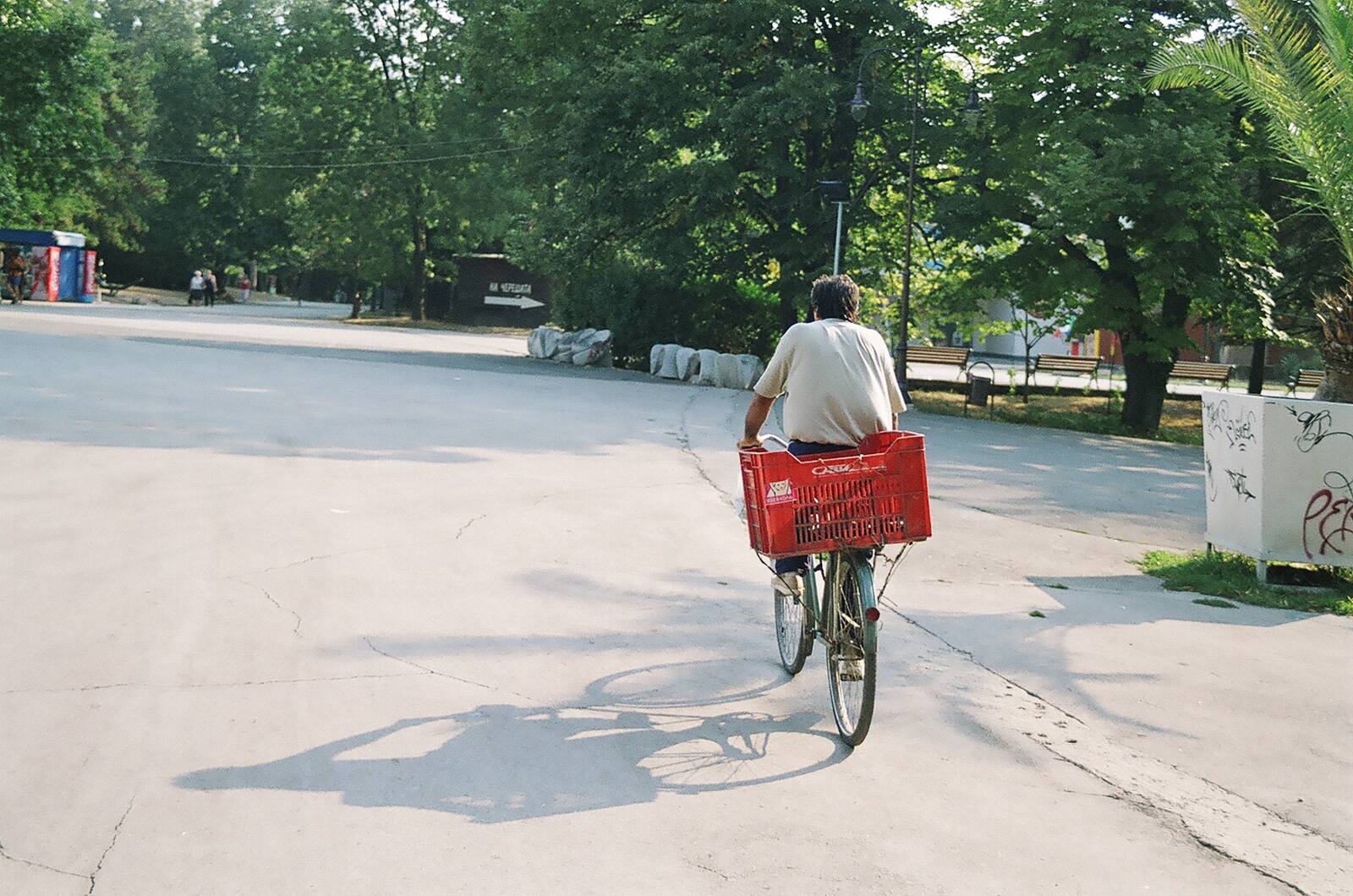 колелото · the red bicycle