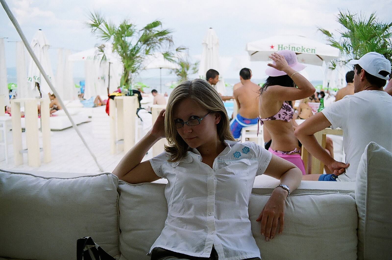 на бара · at the beach bar