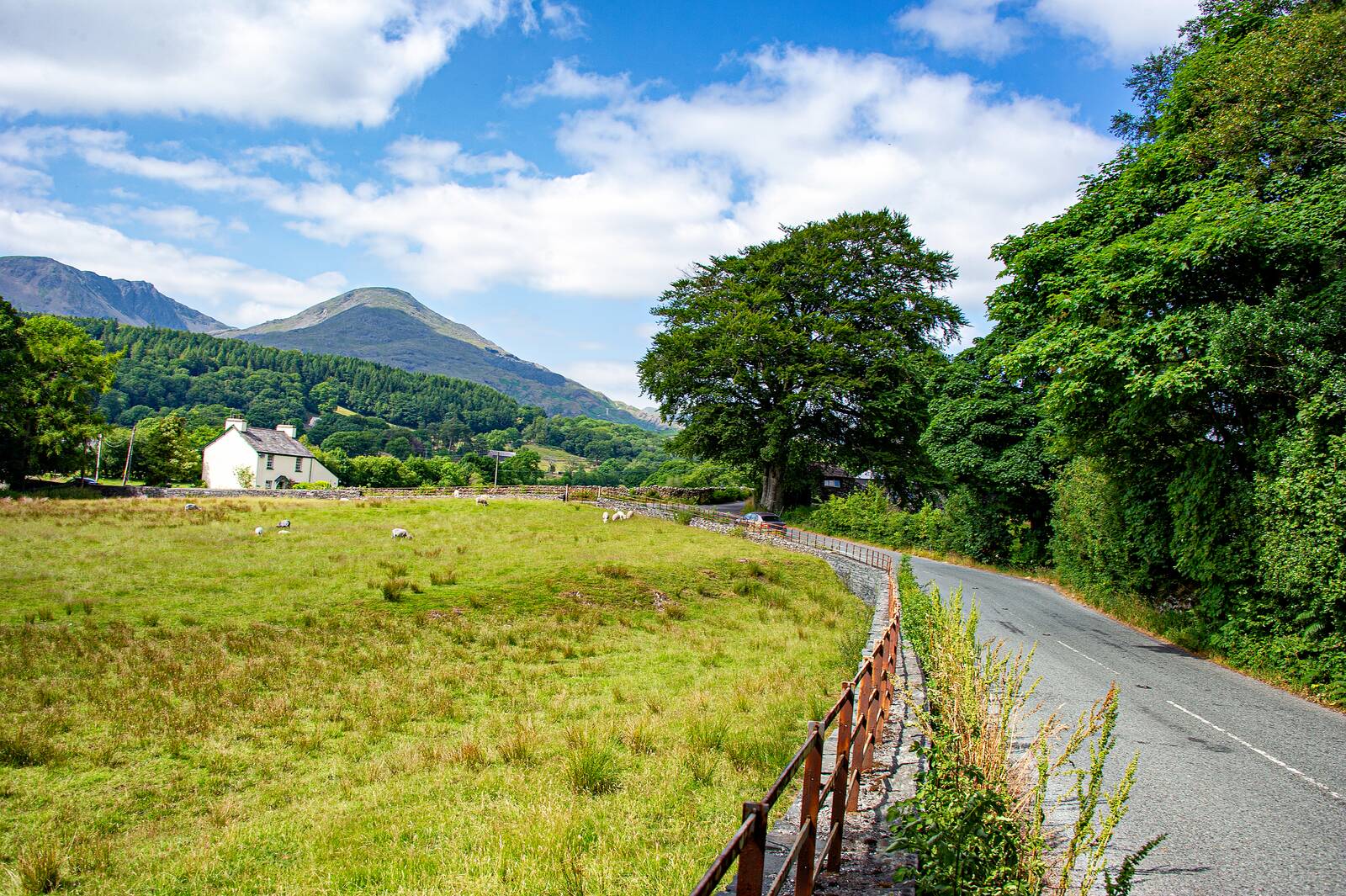 The road toward Coniston Old Man past Little Arrow